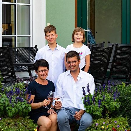 Weingut Familie Bauer 호텔 Grossriedenthal 외부 사진