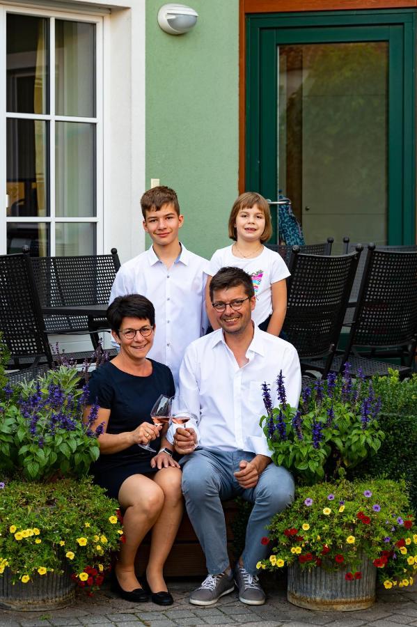 Weingut Familie Bauer 호텔 Grossriedenthal 외부 사진