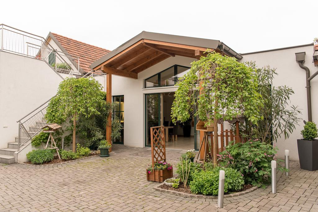 Weingut Familie Bauer 호텔 Grossriedenthal 외부 사진